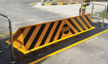  Road Blocker